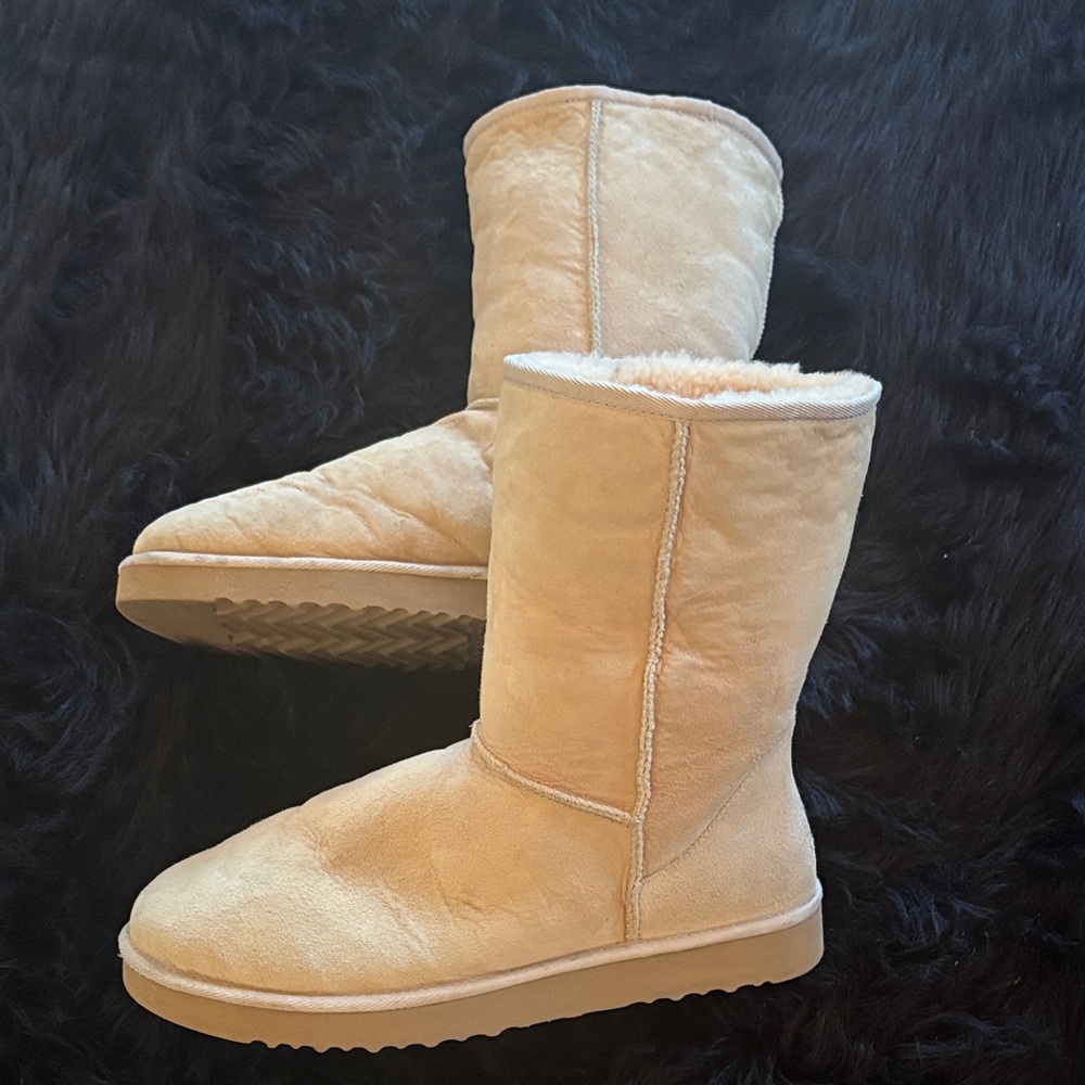 UGG Women's Tan Winter Boots